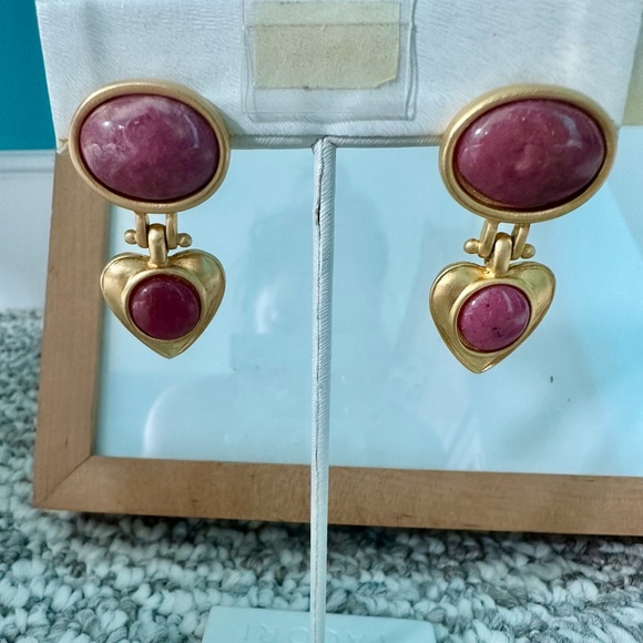 Lot of 5 Pairs of Estate clip on earrings - Picture 3 of 6